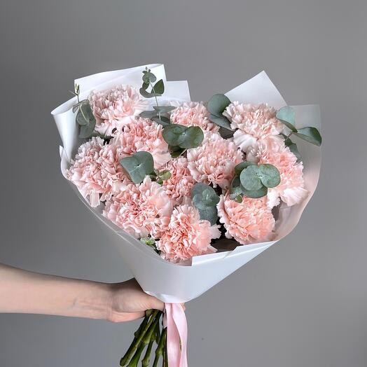 Букет цветов "Букет из розовых диантусов с эвкалиптом"
